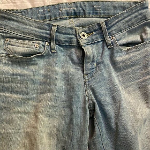 Levi’s Skinny Mid Rise - Picture 2 of 6